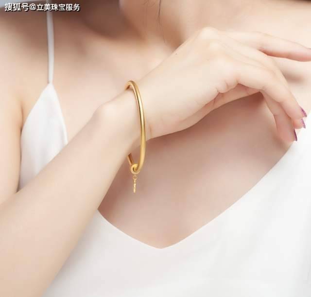 古法黄金手镯多少钱一克？和普通黄金手镯价格一样吗？