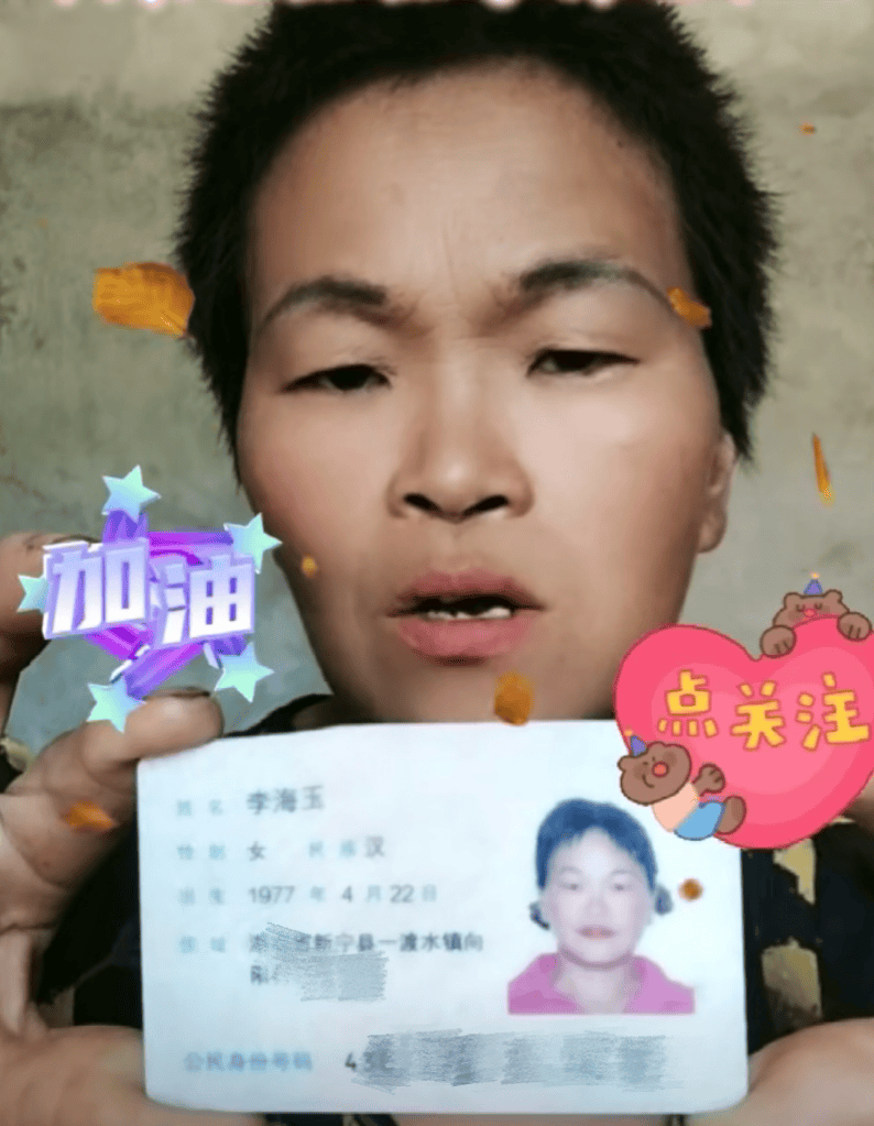 “不报仇绝不留长发”！姐姐为亡弟追凶27年，与嫌疑人网聊套话