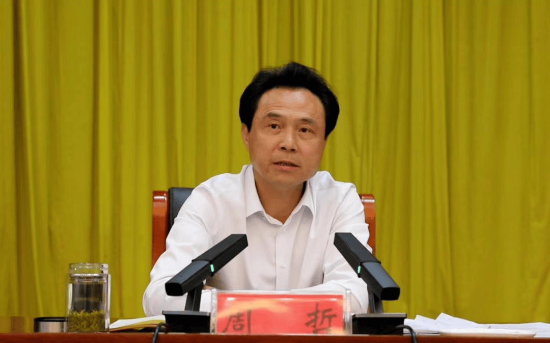 当过9年县长、2年县委书记,周哲向公务人员赠送明显超出正常礼尚往来的礼品