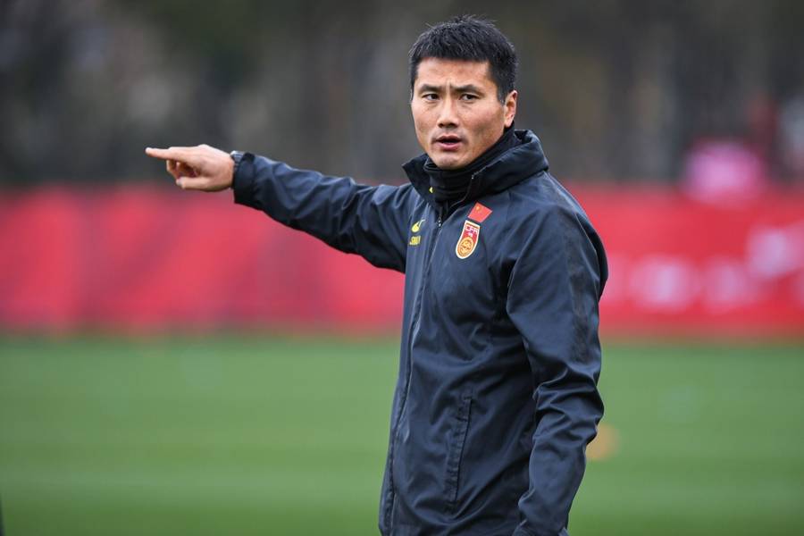 全球选聘四个月，招来只有一年执教经历的本土教练，国足新帅竟是邵佳一