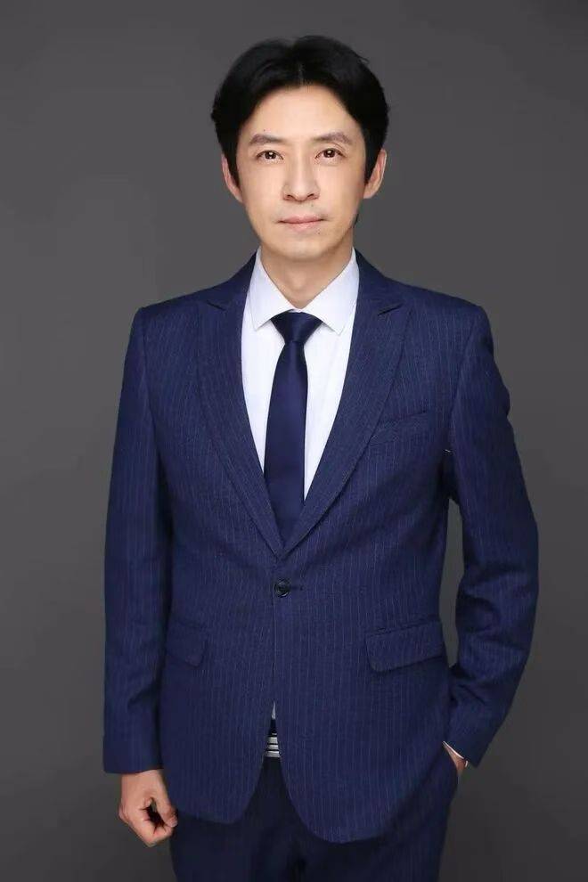 54岁知名影评人突然去世，留诗：白首尤当是少年