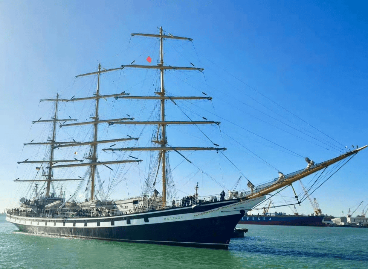 俄媒：俄罗斯“帕拉达”号训练舰结束访华