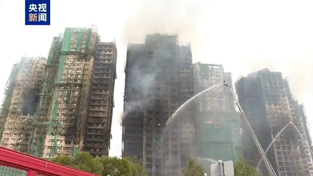 已致94人遇难，李家超：望内地协助！廉政公署：或涉贪污！这一幕令人破防