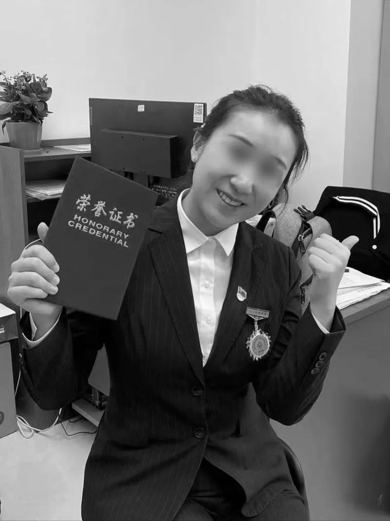 28岁女子被高空抛砖砸中离世，凶手被判处死刑；家属起诉事发地物业等单位：凶手6天里多次高空抛物