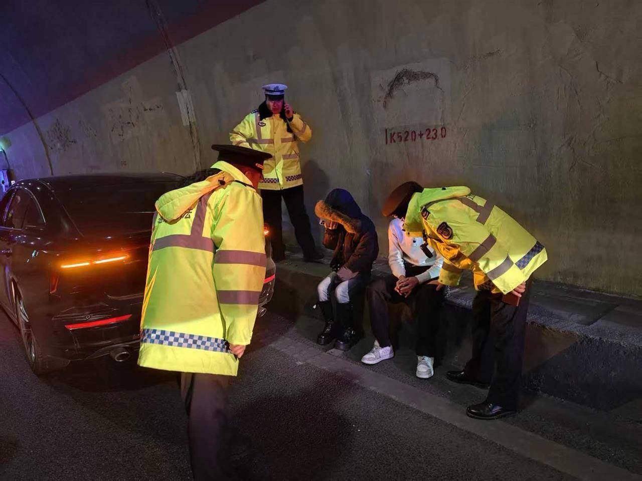 兰海高速一小车定速巡航故障刹车失灵，时速115狂奔490公里直至燃油耗尽，交警开道、路政压阵成功化险