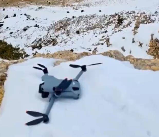 土耳其老鹰空中抓走无人机,带上山顶“玩自拍”