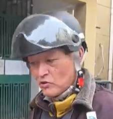 太夸张!上海人比比谁家楼下井盖多!有人家门口100个,“走路难!到处都像贴膏药”...