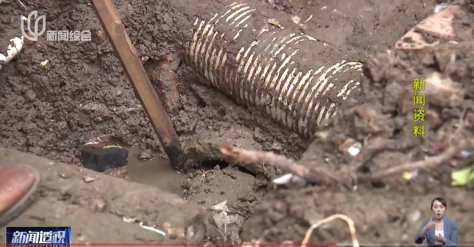 太夸张!上海人比比谁家楼下井盖多!有人家门口100个,“走路难!到处都像贴膏药”...