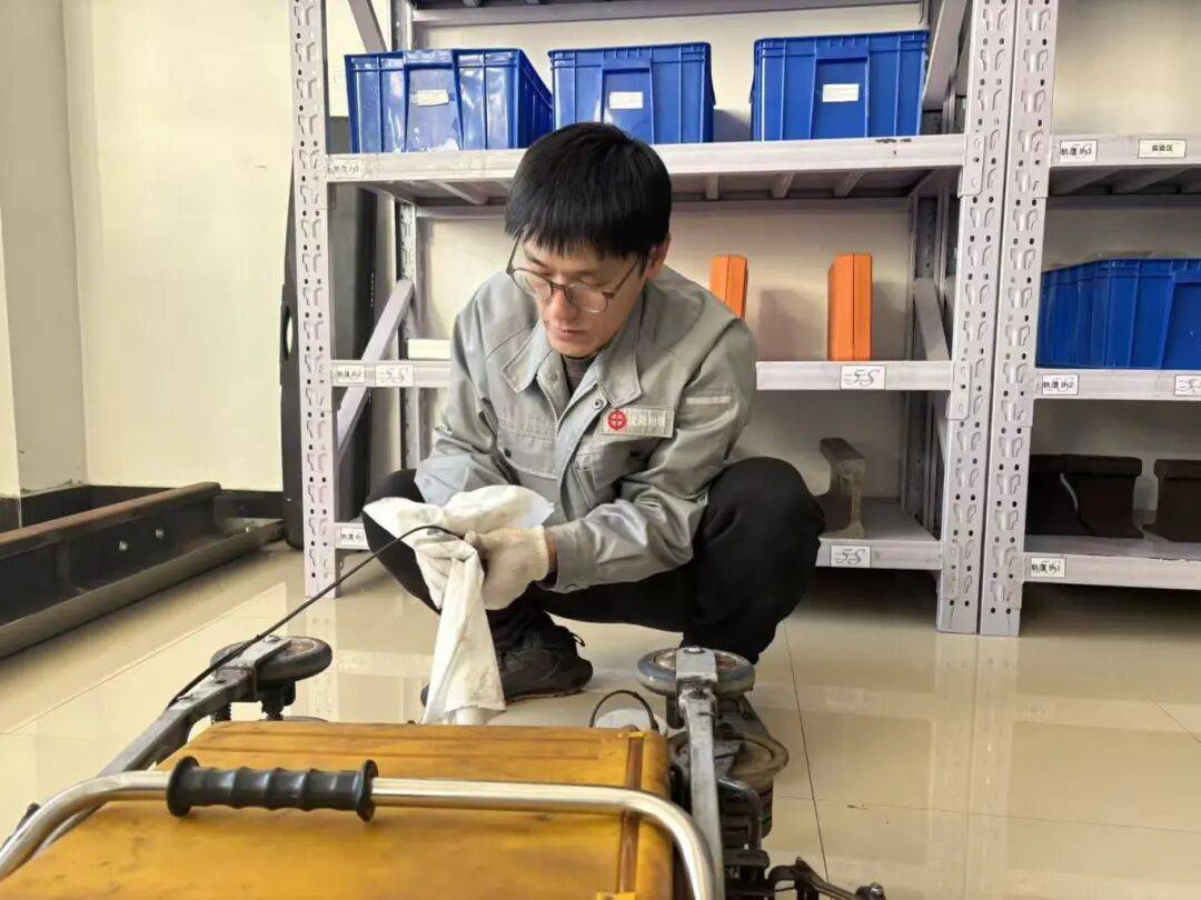 【班组基因 沈阳力量】沈阳地铁“钢轨神探”有一双“火眼金睛”!