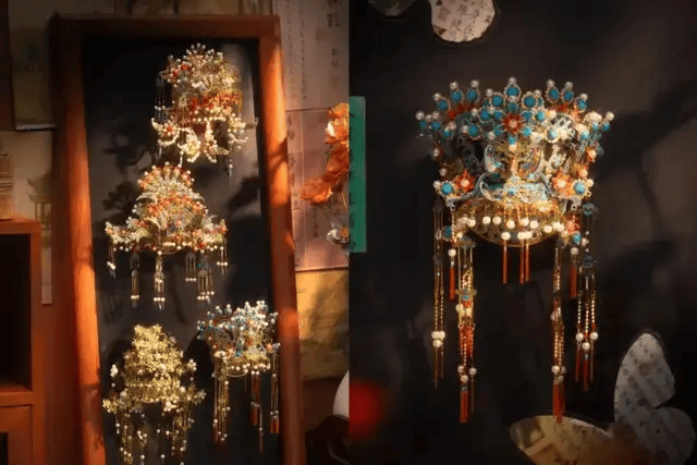 一边万人大厂停工，一边出口订单暴增：“潮玩之都”东莞，深陷冰火两重天